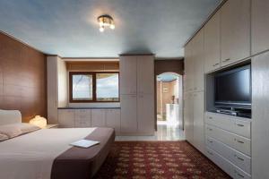 Ένα ή περισσότερα κρεβάτια σε δωμάτιο στο 165 sm Penthouse Maisonette Apartment