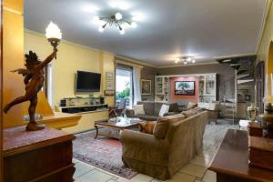 Χώρος καθιστικού στο 165 sm Penthouse Maisonette Apartment