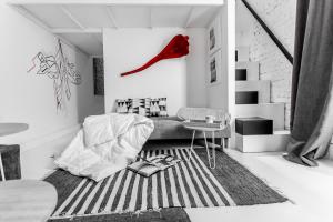 A bed or beds in a room at Almudena Modern & luxury space near Plaza Mayor