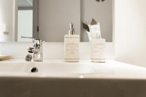 A bathroom at Almudena Modern & luxury space near Plaza Mayor