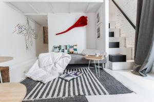 A bed or beds in a room at Almudena Modern & luxury space near Plaza Mayor