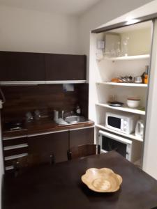 Dapur atau dapur kecil di Útulný apartmán v Bratislava 6