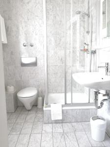 Koupelna v ubytování Hotel Bayerischer Hof