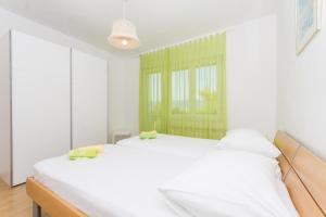 Posteľ alebo postele v izbe v ubytovaní Apartman Domić