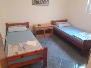 Postel nebo postele na pokoji v ubytování Apartmani Bugarski