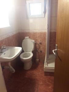 Koupelna v ubytování Apartmani Bugarski