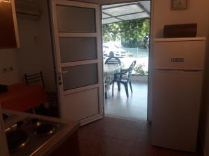 Kuchyň nebo kuchyňský kout v ubytování Apartmani Bugarski