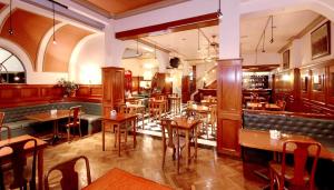 Restauracja lub miejsce do jedzenia w obiekcie Hotel Muñiz