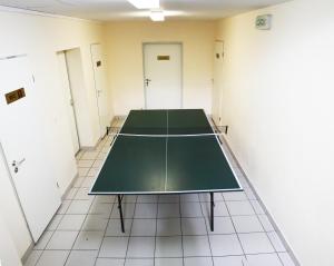 Stolní tenis v ubytování Excelentza & Social Lounge nebo okolí