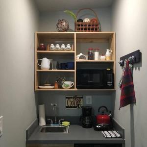 Una cocina o cocineta en Walk to Restaurants and Shops - 5S