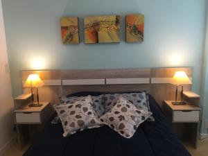 מיטה או מיטות בחדר ב-Boulogne Design Suites