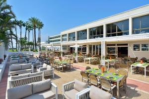 מסעדה או מקום אחר לאכול בו ב-Sol Marbella Estepona Atalaya Park