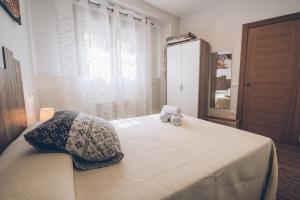 a bedroom with a bed with two pillows on it at VUT elBALCONdelHUECAR in Cuenca