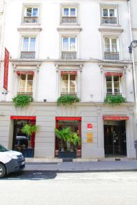 Gallery image of Hotel Moulin Plaza in Paris