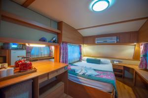 a small room with a bed and a kitchen at S3 Seahorse Beach Club in Oludeniz