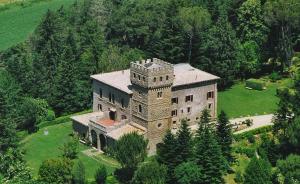 Loftmynd af Castello Santa Cristina