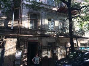 Το κτήριο όπου στεγάζεται  το διαμέρισμα