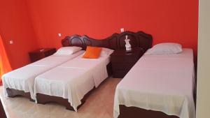 Un pat sau paturi într-o cameră la Hotel Ocean View & Restaurante Seafood