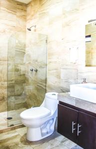 a bathroom with a toilet and a sink and a shower at Hotel Xochicaltzin in Atlixco