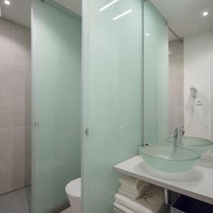 A bathroom at Porto Deluxe Suites
