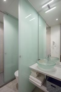 Kylpyhuone majoituspaikassa Porto Deluxe Suites