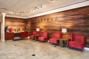 Red Lion Hotel Orlando Lake Buena Vista South- Near Disney的休息区