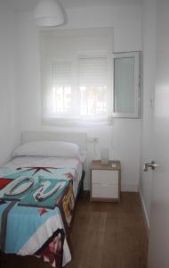 Posteľ alebo postele v izbe v ubytovaní Apartamentos Angelita Plaza Beach