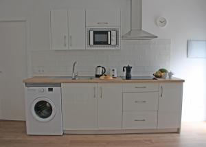Kuchyňa alebo kuchynka v ubytovaní Apartamentos Angelita Plaza Beach