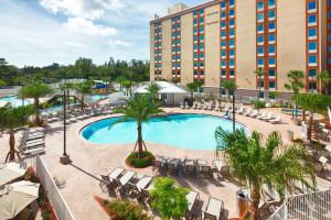 Red Lion Hotel Orlando Lake Buena Vista South- Near Disney内部或周边的泳池