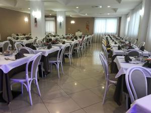 a row of tables and chairs in a banquet hall at Bikini Hotel in Vieste