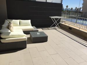 Balkon lub taras w obiekcie Apartamento Lujo, Primera linea playa, Garaje, Wifi, Piscina climatizada