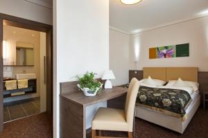 Katil atau katil-katil dalam bilik di Hotel Altmünsterhof