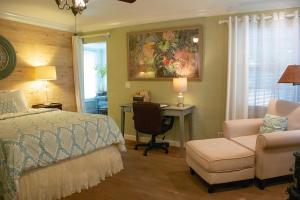 a bedroom with a bed and a desk and a chair at Winter Park charm in Orlando