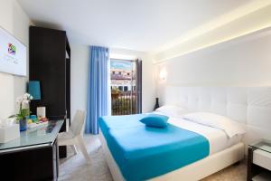 a hotel room with a bed and a desk at Sorrento Flats in Sorrento +37 photos