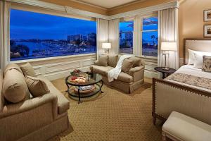 a living room filled with furniture and a tv at Glorietta Bay Inn in San Diego