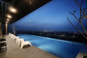 The swimming pool at or close to The Zuri Hotel Palembang