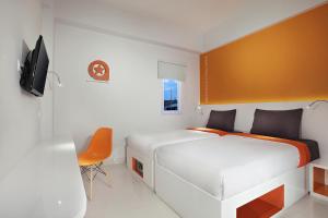 Starlet Hotel Serpong tesisinde bir odada yatak veya yataklar