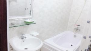 Phòng tắm tại Tan Thu Do 2 Hotel 新首都2飯店