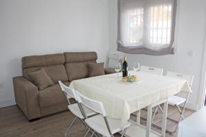 Posedenie v ubytovaní Apartamentos Angelita Plaza Beach