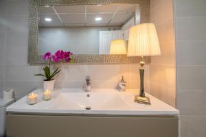 Koupelna v ubytování A&S Apartamentos Malaga + 37 fotografií