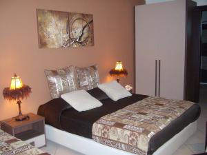 A bed or beds in a room at VILLA SINGOLA -SOLE-LUNA-Casavilladusoleil