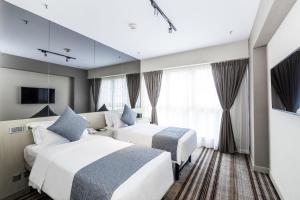 Uma cama ou camas num quarto em Eco Tree Hotel Causeway Bay