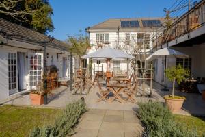 Gallery image of Constantia White Lodge Guest House in Cape Town