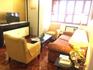 Gallery image of Lourdes Suites in Manila