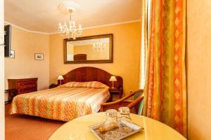 
Een bed of bedden in een kamer bij Avenue Hotel by F-Hotels
