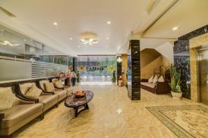Fabhotel Prime Sarala Crown - 500M From Calangute Beach的休息区