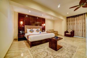 Fabhotel Prime Sarala Crown - 500M From Calangute Beach客房内的一张或多张床位