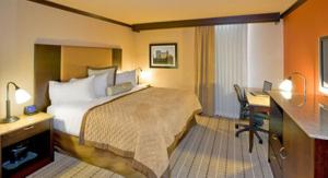 En eller flere senge i et værelse på Wyndham Garden Oklahoma City Airport-4 Star Hotel Near I40, Fairgrounds, Paycom & Convention center 7 min to Bricktown!