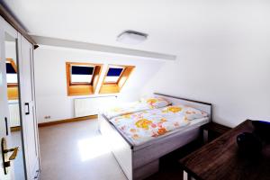 Een bed of bedden in een kamer bij Ferienwohnung Zittau