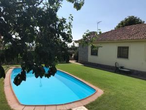 a swimming pool in the yard of a house at La Casita del Guarda in Ortigosa del Monte